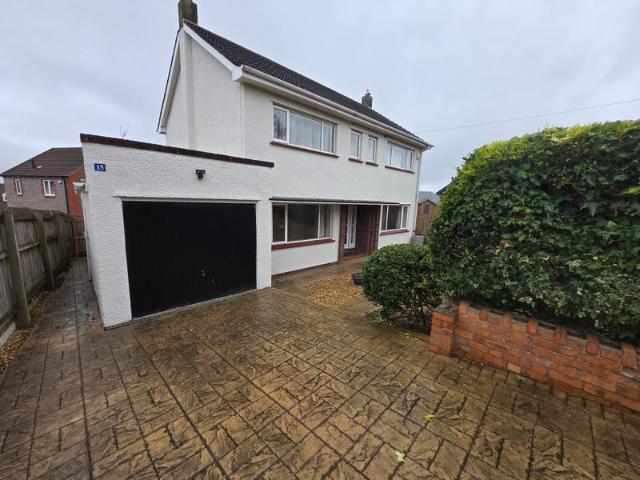 Detached five double bedroom house with parking