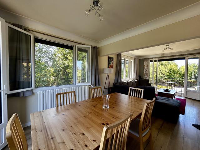 Detached Home with Pool, Garage & Games Room 150m2