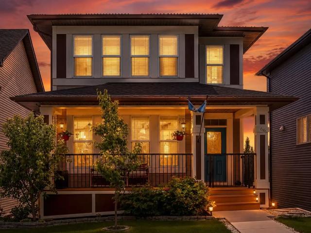 Detached Home | 3 Bed • 2.5 Bath | Heritage Hills