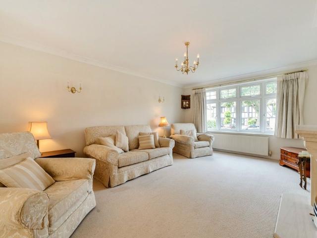 Detached House to rent Bird In Hand Lane, Bromley, BR1