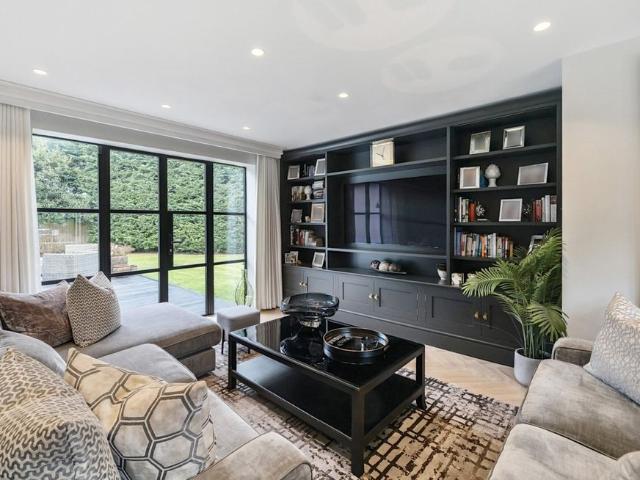 Detached House to rent Chislehurst Road, Orpington, BR5