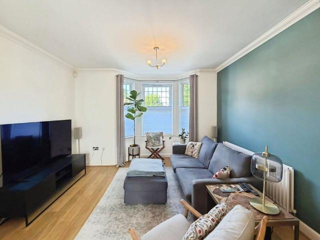 Detached House to rent Gwydyr Road, Bromley, BR2