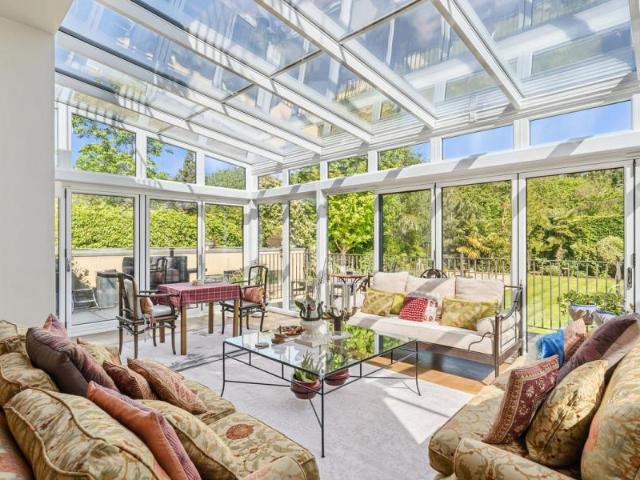 Detached House to rent with 7 bedrooms, Castelnau, London