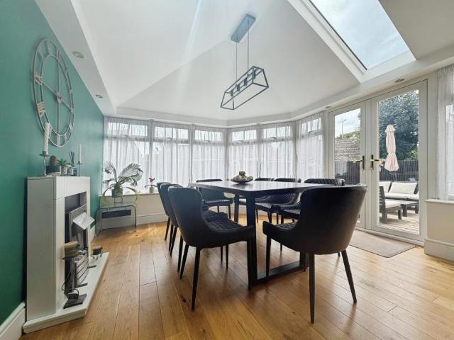Detached House to rent with 5 bedrooms, Water Meadows Fordwich Canterbury