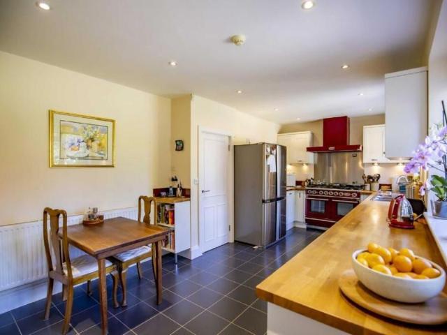 Detached House to rent with 5 bedrooms, Cunningham Hill Road, St. Albans