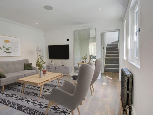 Detached House to rent with 5 bedrooms, Dyke Road Avenue, Brighton