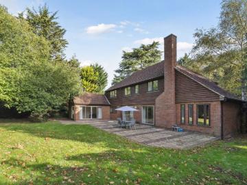 Detached House to rent with 5 bedrooms, Littleworth Lane, Esher