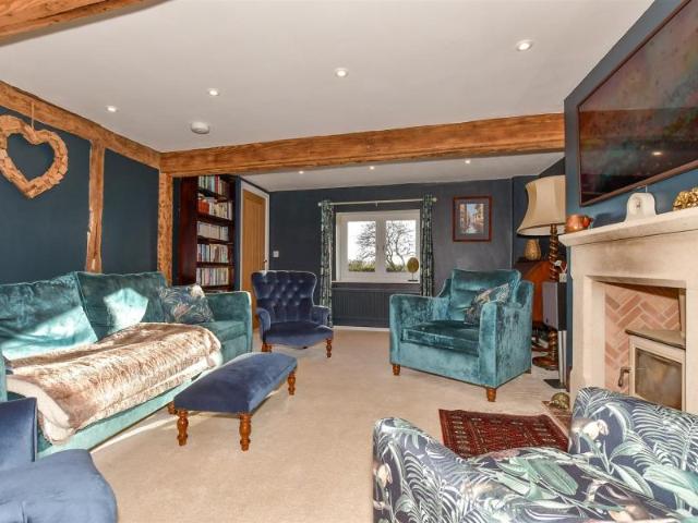 Detached House to rent with 5 bedrooms, Lower Lees Road, Old wives Lees