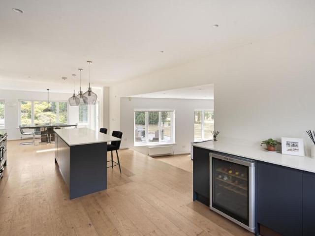 Detached House to rent with 5 bedrooms, Pachesham Park, Oxshott
