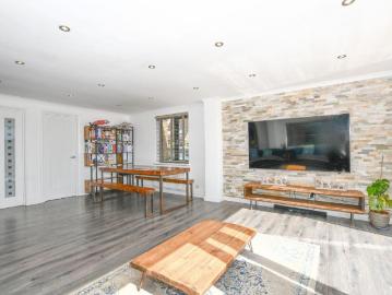 Detached House to rent with 6 bedrooms, Old Orchard, Park Street