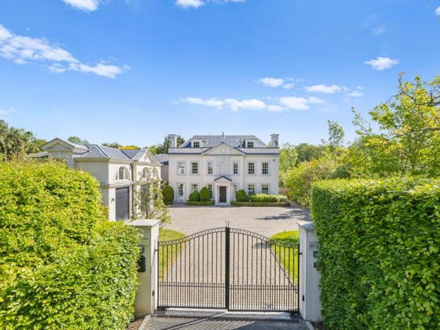 Detached House to rent with 6 bedrooms, Princes Drive, Oxshott