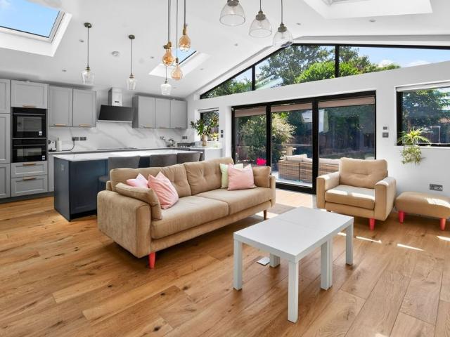 Detached House to rent Woodside, Orpington, BR6