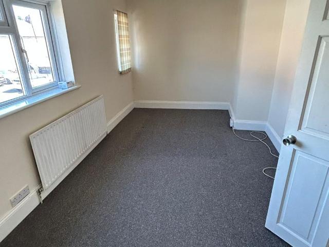 Detached house to rent