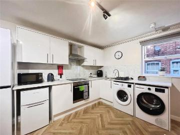 House for rent in Burhill - Garden, Equipped kitchen
