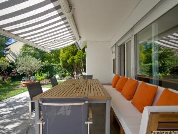 Detached house with modern fittings and furnishings, garden and garage/carport, in sought after area of Hilden