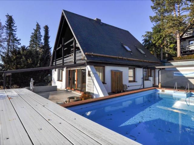 Detached House with Pool 20 min from Stuttgart Messe / Airport