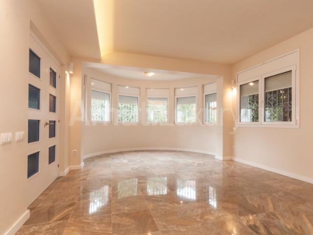 Detached house with private pool, in Vallcarca