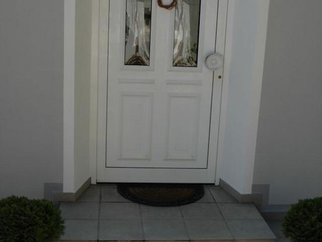 Detached house with 3 terraces and grill fireplace in Obermenzing, Munchen Amsterdam Apartments for Rent