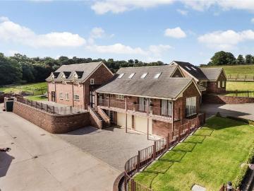 Detached house for sale