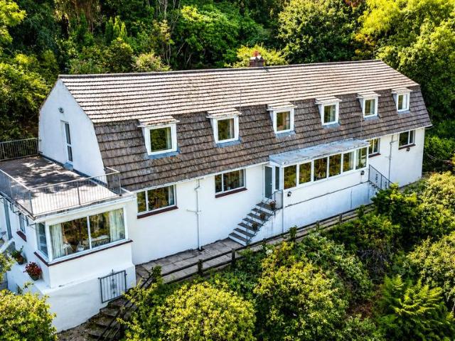 Detached house for sale