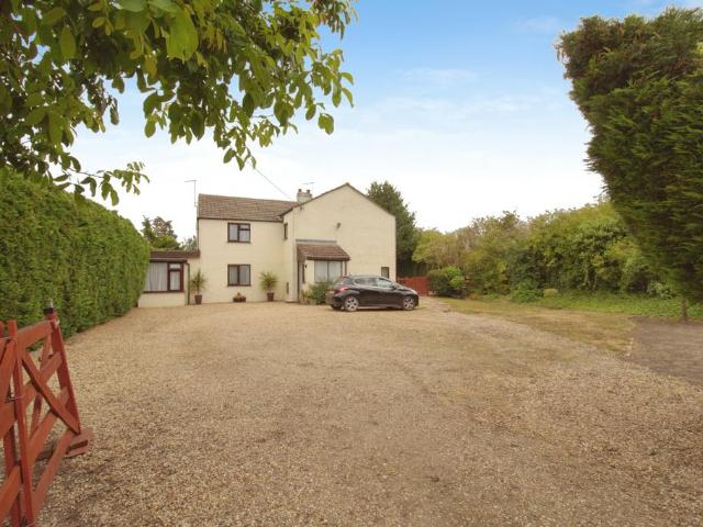 Detached house for sale