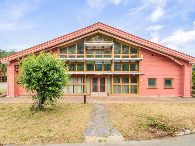 Detached house for sale