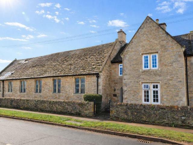 Detached house for sale