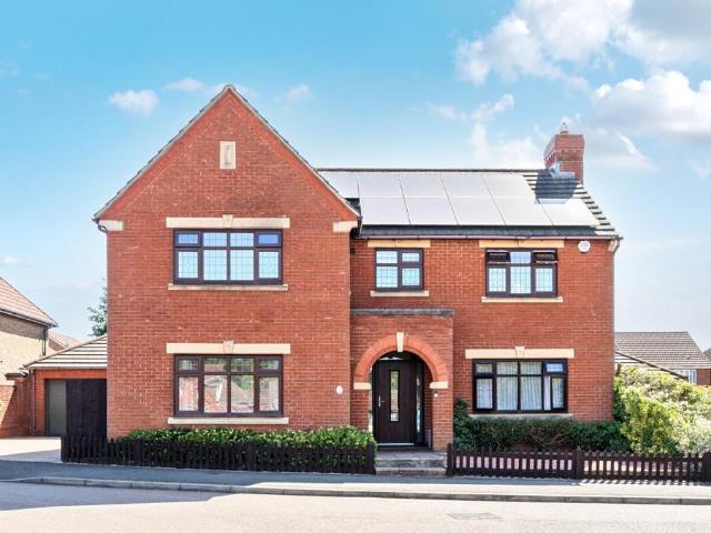 Detached house for sale