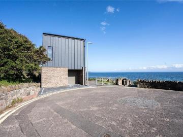 Detached house for sale