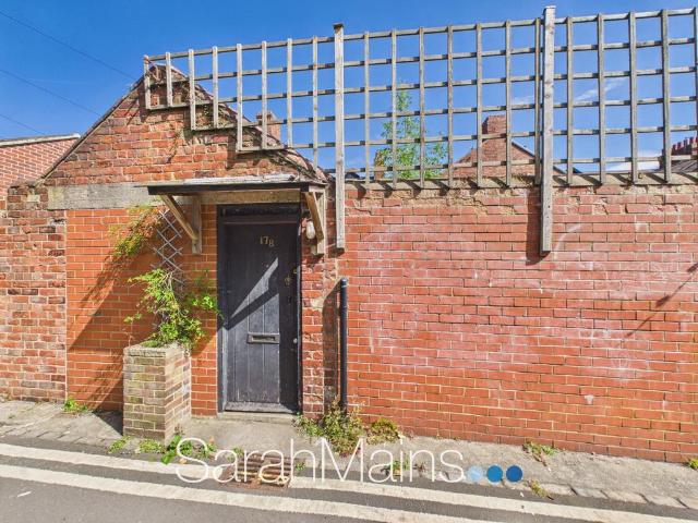 Detached house for sale