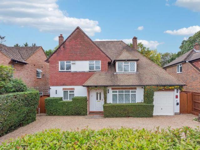 Detached House High Beeches, Gerrards. 4 bed detached house to rent £3,795 pcm £876 pw