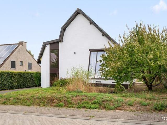 Detached house located in a dead end street