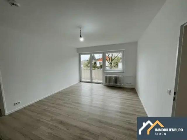 Modern sanierte 2 Zimmer Wohnung im Hochparterre mit Balkon