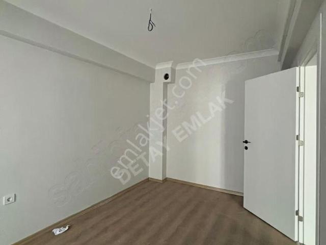 Detay Emlak'tan Yeni Mahallede 1+1 Kapalı Balkonlu Satılık Daire