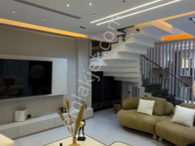 Detaylı Resim Videoda Full Eşyalı Havuzlu Otoparklı Villa