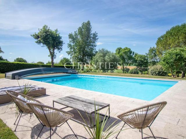 Deux magnifiques maisons perchées sur une colline, avec pisc. 642m² Agen