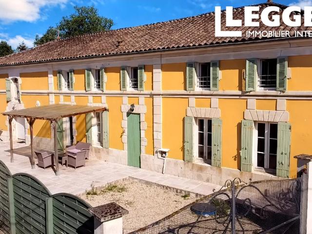 Deux maisons • 14 chambres • Piscine • Dépendances • Gîte et opportunité de vie multigénérationnel!