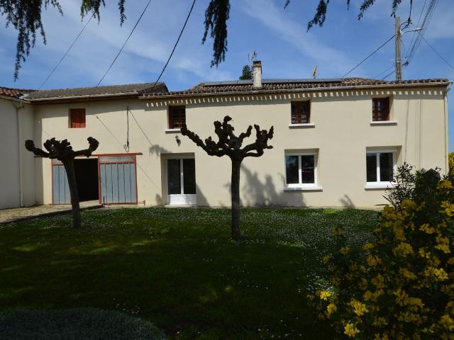 Deux maisons attenantes