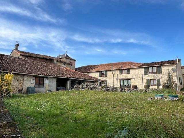 Deux Maisons Avec 3 et 4 Chambres Situées Dans un Charmant 312m² Beaulieu sur Sonnette