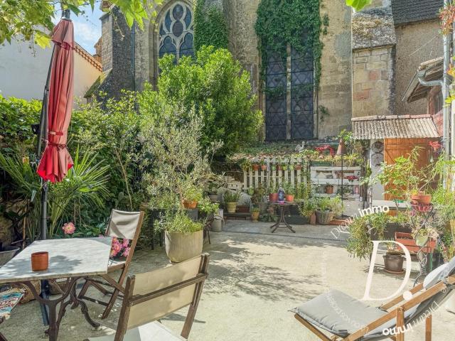 Deux maisons avec terasse et vue unique sur l'église, au coe. 180m² Bassoues