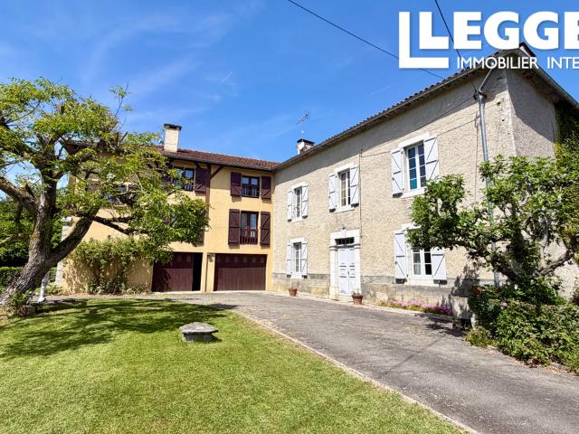 Ensemble immobilier avec piscine, parc clos 2 170 m², maison familiale + potentiel locatif, appt s et/ou CdH