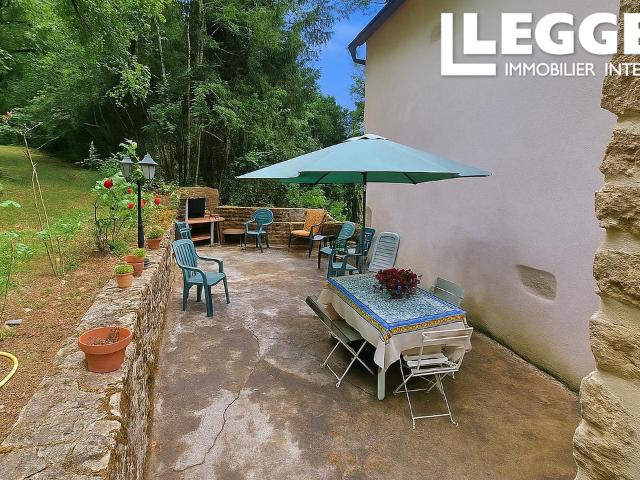 DEUX MAISONS de caractère, avec terrain situé à proximité du lac de Raviege