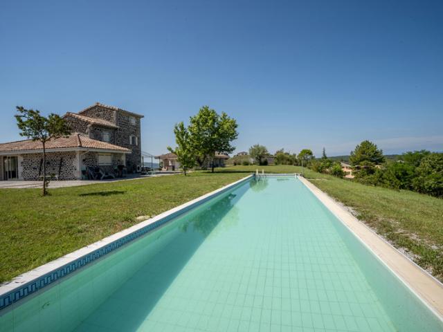 Deux maisons en pierre de 148 m2 et 104 m2, sur un terrain