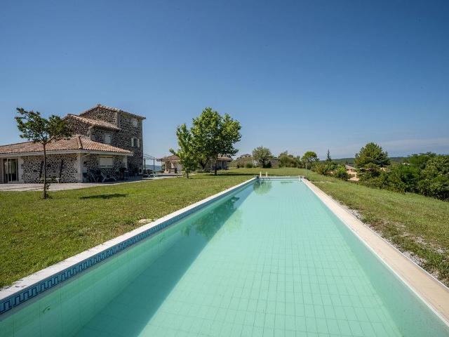 Deux maisons en pierre de 148 m2 et 104 m2, sur un terrain d. 252m² Lussas