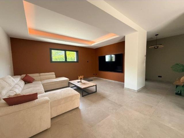 Deux maisons indépendantes, 2 piscines, gîte et terrain arbo. 300m² Eyraud Crempse Maurens