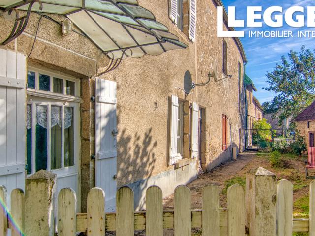 Deux maisons, l'une à habiter, l'autre à rénover