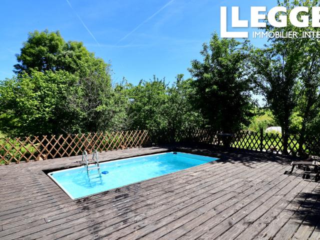 Deux charmantes maisons en pierre  jardin attenant  piscine  rénovation de la grange à terminer