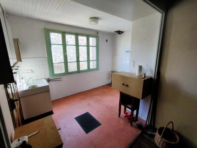 Deux cottages en pierre, deux granges et un jardin
