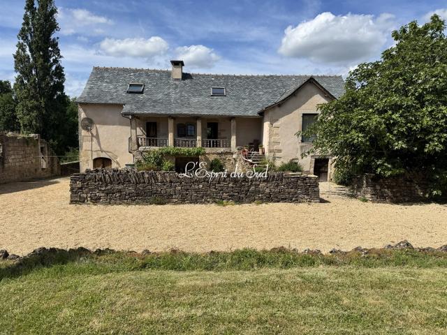 Deux gites avec un studio, piscine et terrain 245m² Ginals