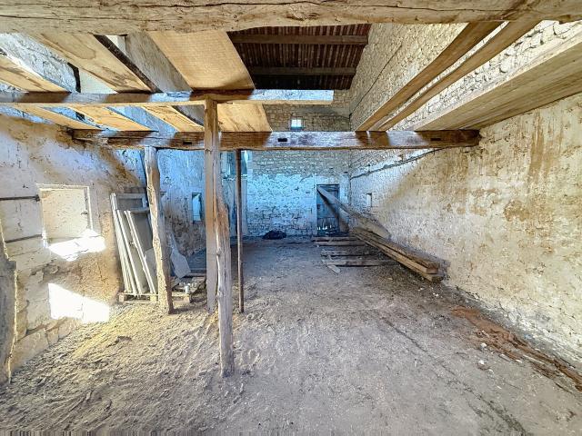 Deux granges dont une rénovée